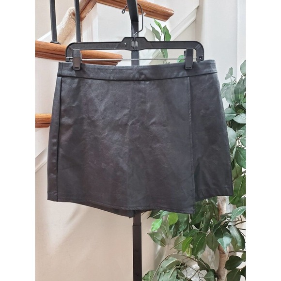 Iris Los Angeles Women's Black Faux Leather Skater Wrap Skirt Size Large - Picture 5 of 16